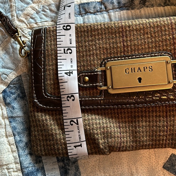 NWT Chaps Crossbody Purse Plaid Fabric Brown Faux Leather with Metal Closure. - Picture 9 of 9